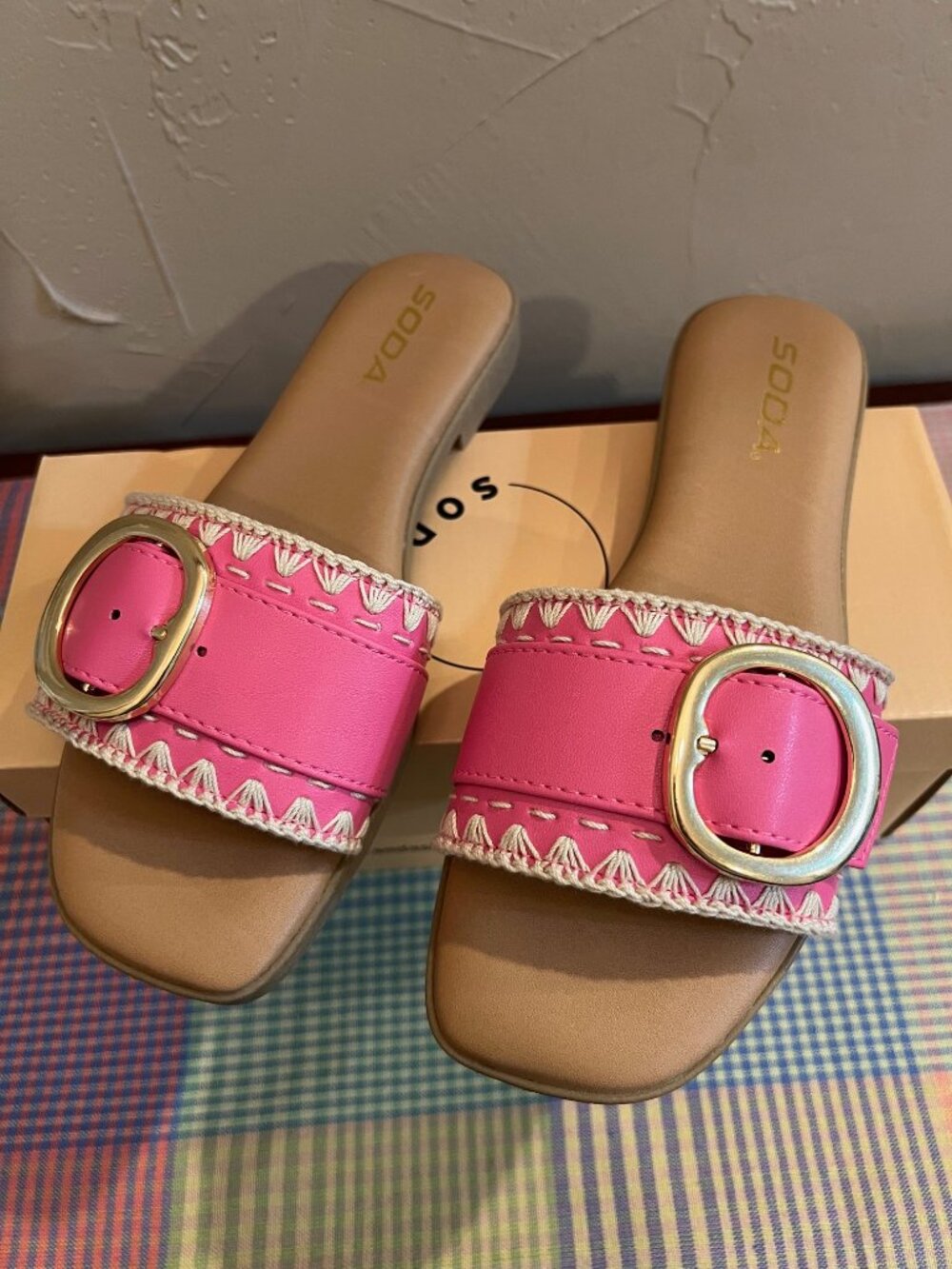 NEW SODA Pink Slide Sandals w/Gold Buckle - Whipstitch Detail - Size 6.5